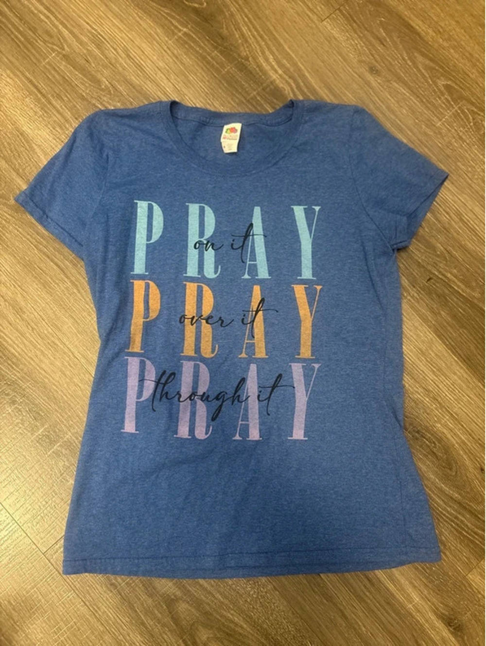 Fruit of the loom Pray T-shirt size medium